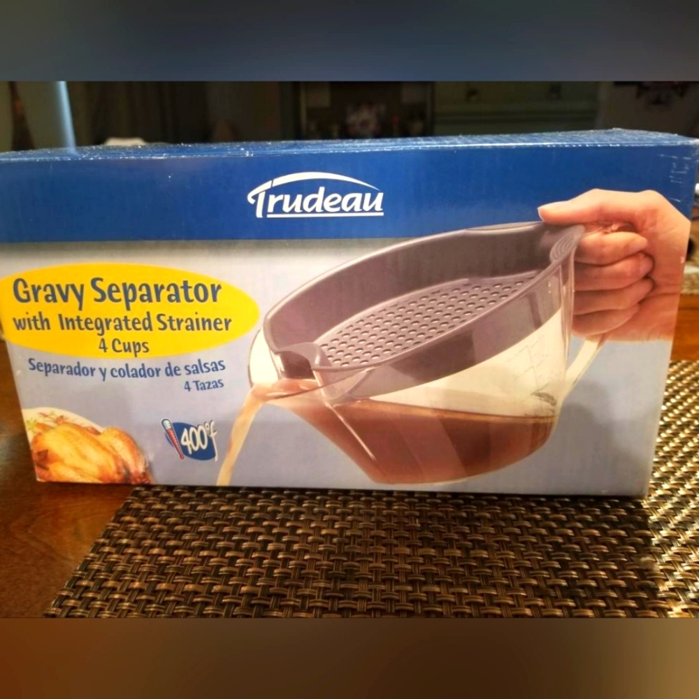 Trudeau Gravy Separator with integrated strainer 4 Cups - BRAND NEW